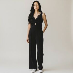 Chic Black Sleeveless Wide-Leg Jumpsuit – Size M
